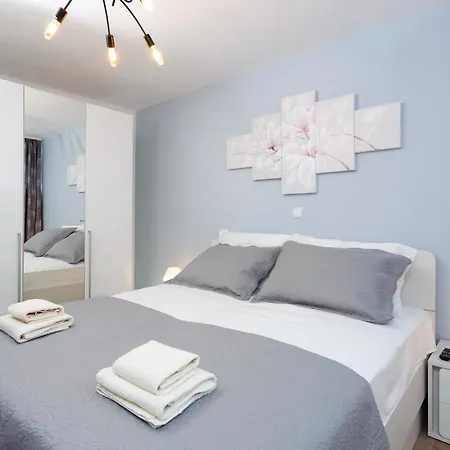 Apartment Place To *