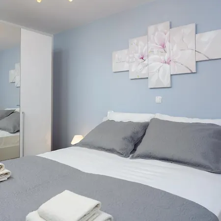 Place To Apartment *